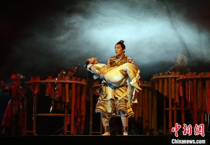 圖為《花腰竹女》演出劇照?！↑S興鴻 攝