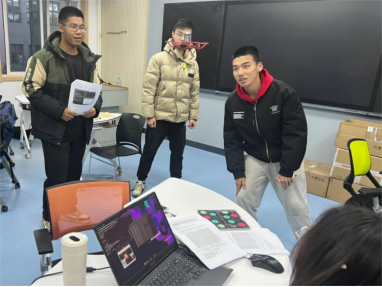 智能無(wú)人系統(tǒng)“做中悟”高階項(xiàng)目式課程。校方供圖