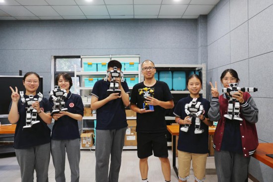 重慶八中科學城中學?？苿?chuàng)社團。