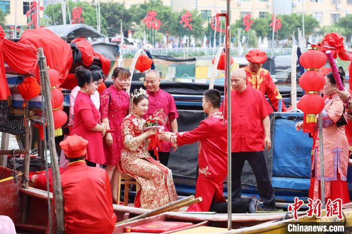 連家船民婚俗秀之迎親禮和成親禮?！×珠派?攝