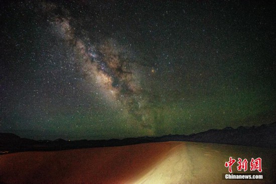 圖為6月20日晚，高原銀河風(fēng)光。曹枝清 攝